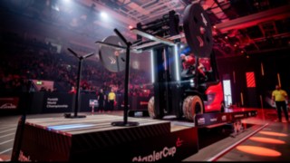 Hantel-Parcours bei der Forklift World Championship 2025