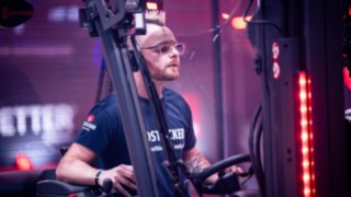 Fahrer der Rostocker Brauerei im Gabelstapler 