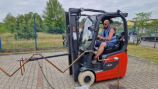 Staplerfahrer im Rohr-Parcours beim Qualifier Staplerfahrer im Rohr-Parcours beim Qualifier