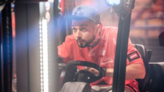 Die Teilnehmer der Meisterschaften im Staplerfahren