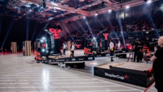 StaplerCup Stapler fährt über HeroRamp in LINDE MH ARENA StaplerCup Stapler fährt über HeroRamp in LINDE MH ARENA