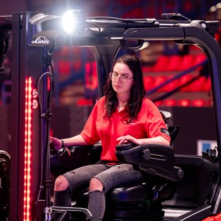 StaplerCup Forklifthero fährt in der LINDE MH ARENA