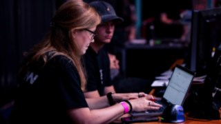 Daniela Scheerbaum am Laptop