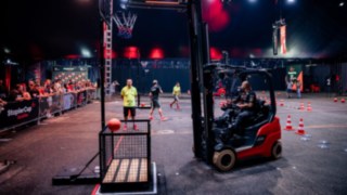 Staplerfaher im Parcour beim Qualifier Heidelberg